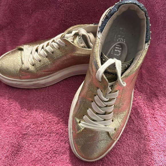 Gold studded shoes - Picture 1 of 4